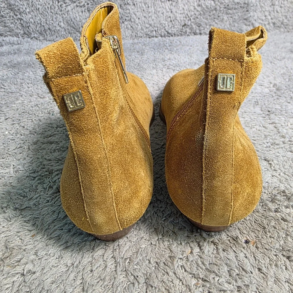 Ivanka Trump Ankle Booties Tan Suede Pointed Toe Zip Womens 6M‎ Excellent